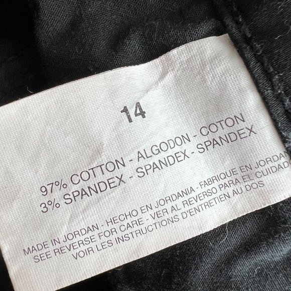 Gloria Vanderbilt Shorts size 14 Black Chino Attached Belt 30 Waist - Picture 4 of 4